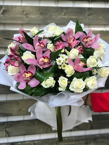 Букет цветов из: Розы и Хризантемы в Тельме