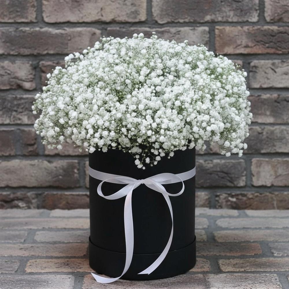 Цветочная композиция из Гипсофила в шляпной коробке в Тельме