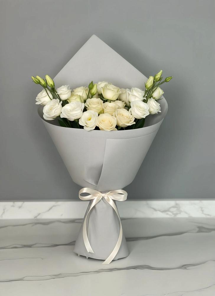 Букет цветов из: Розы и Лизиантусы в Тельме