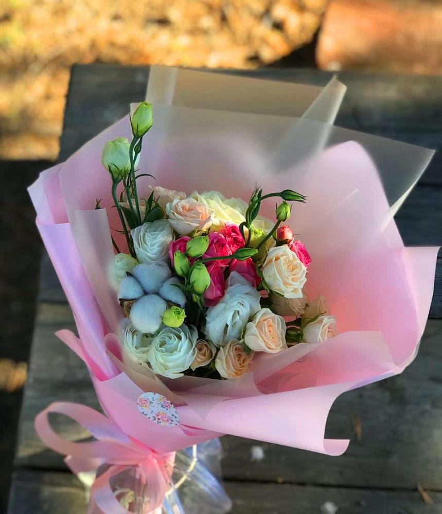 Букет цветов из: Розы и Лизиантусы в Тельме