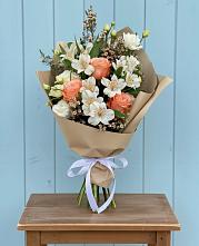 Букет цветов из:  Альстромерии, Лизиантусы, Розы и Хризантемы в Тельме