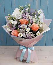 Букет цветов из:  Лизиантусы, Розы, Альстромерии и Гипсофила в Тельме