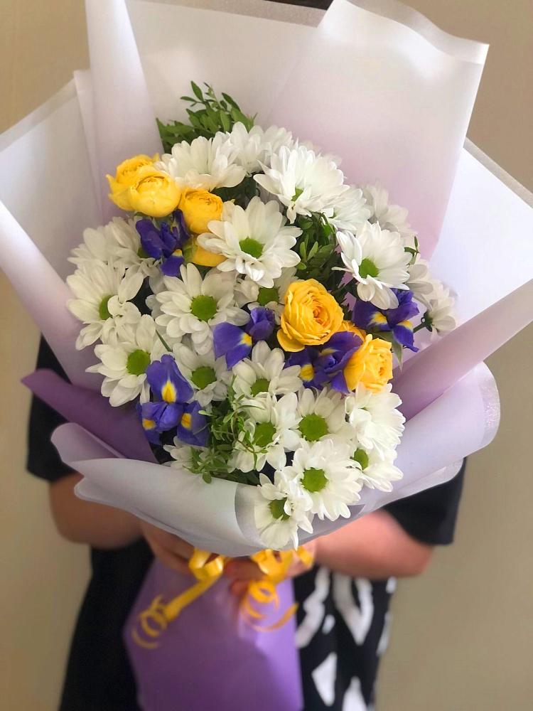 Букет цветов из: Ирисы, Хризантемы и Розы в Тельме