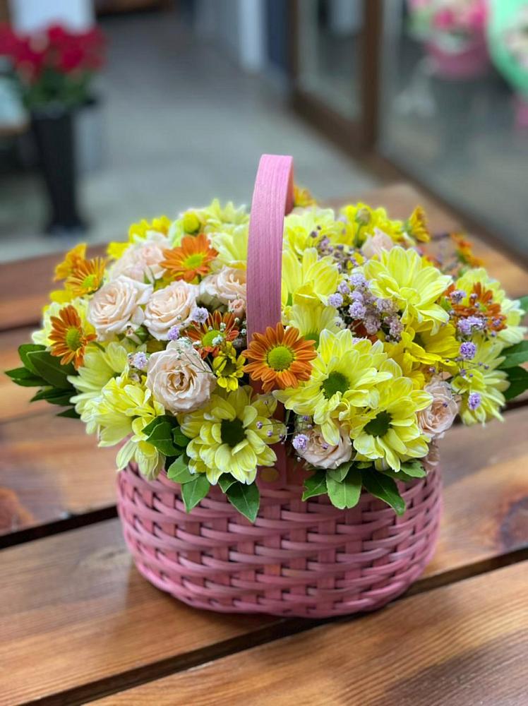 Цветочная композиция из Хризантемы и Розы в корзине в Тельме