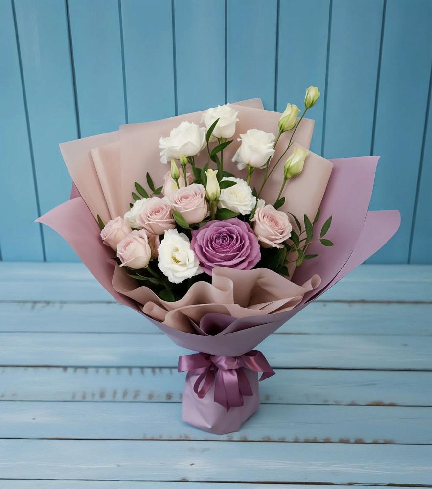 Букет цветов из: Розы и Лизиантусы в Тельме